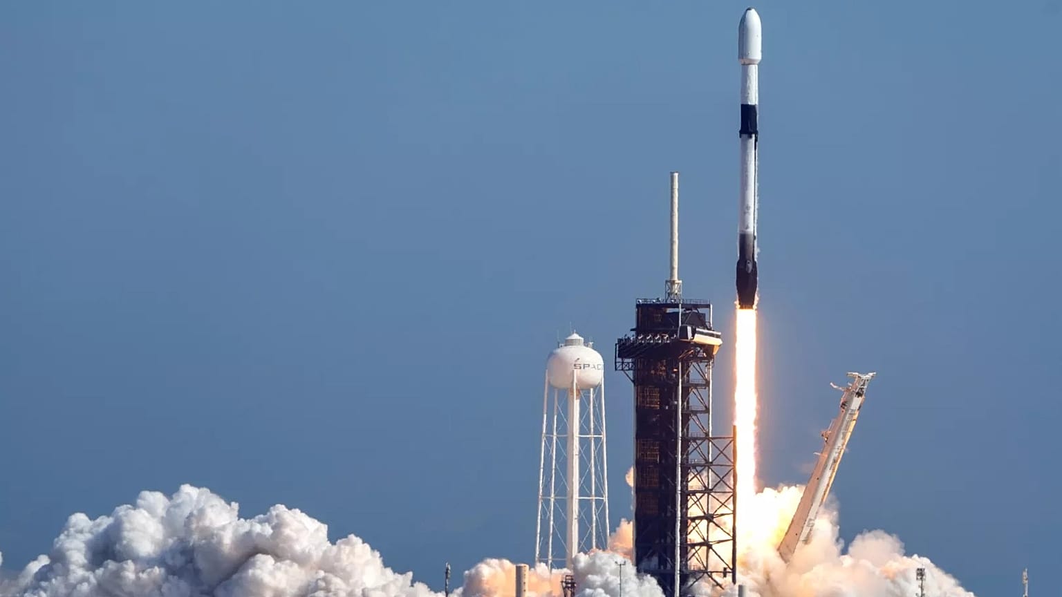 A SpaceX Falcon 9 rocket lifts off the Kennedy Space Center in Florida, US, on Dec. 5, 2024. 