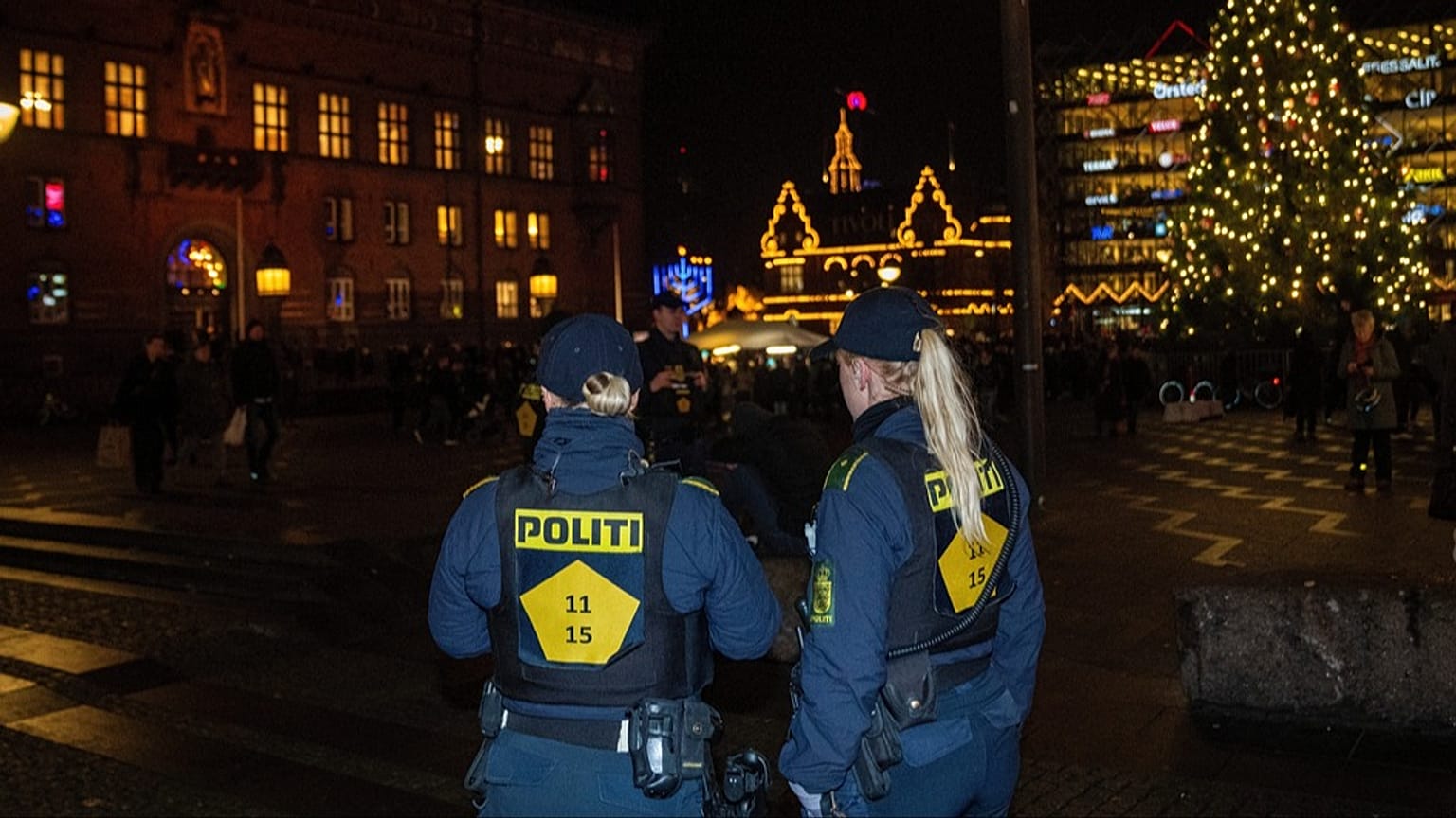 The police present in large numbers near City Hall Square in Copenhagen, 16 December 2025