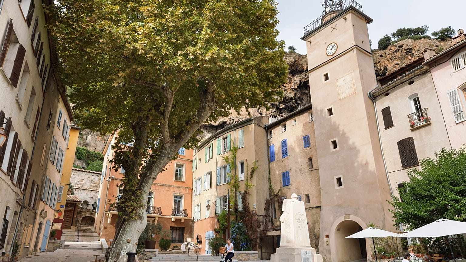 In October, food is a serious matter for the inhabitants of Cotignac. 